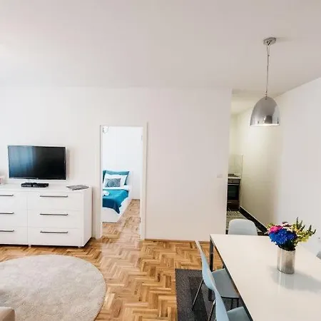 La Private Parking Apartment